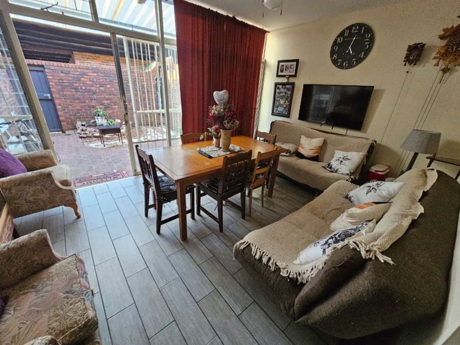 3 Bedroom Property for Sale in Queenswood Gauteng