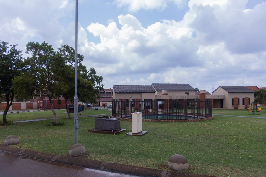 1 Bedroom Property for Sale in The Orchards Gauteng