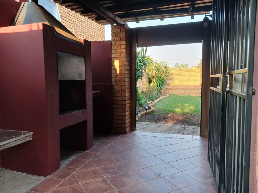 3 Bedroom Property for Sale in Honeypark Gauteng