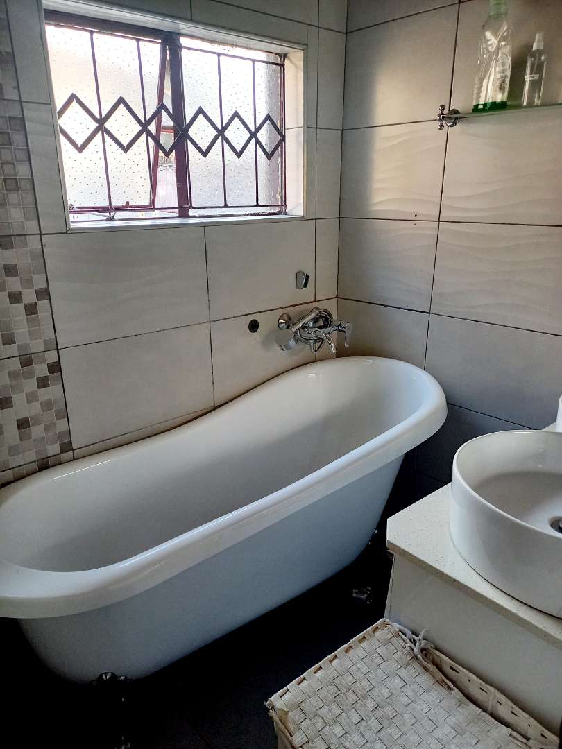 4 Bedroom Property for Sale in Riamar Park Gauteng