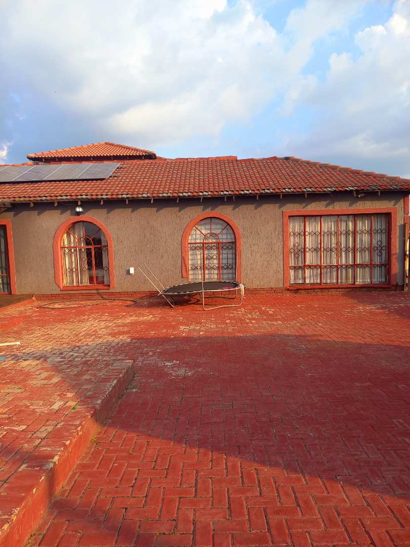 4 Bedroom Property for Sale in Riamar Park Gauteng