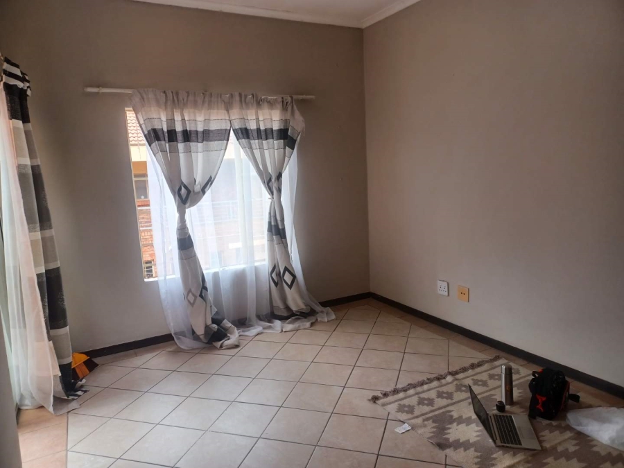 1 Bedroom Property for Sale in The Orchards Gauteng