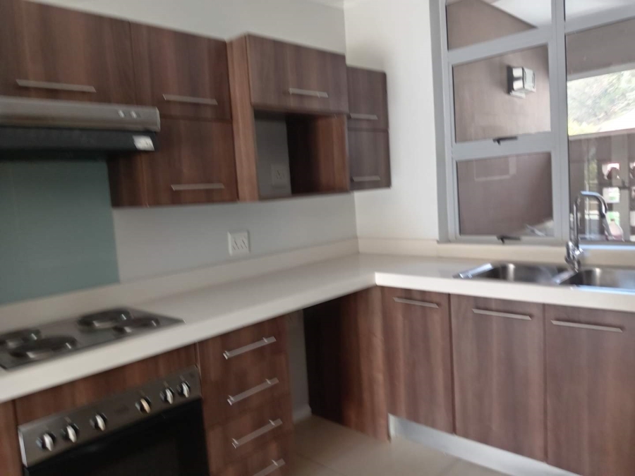 To Let 2 Bedroom Property for Rent in Houghton Gauteng