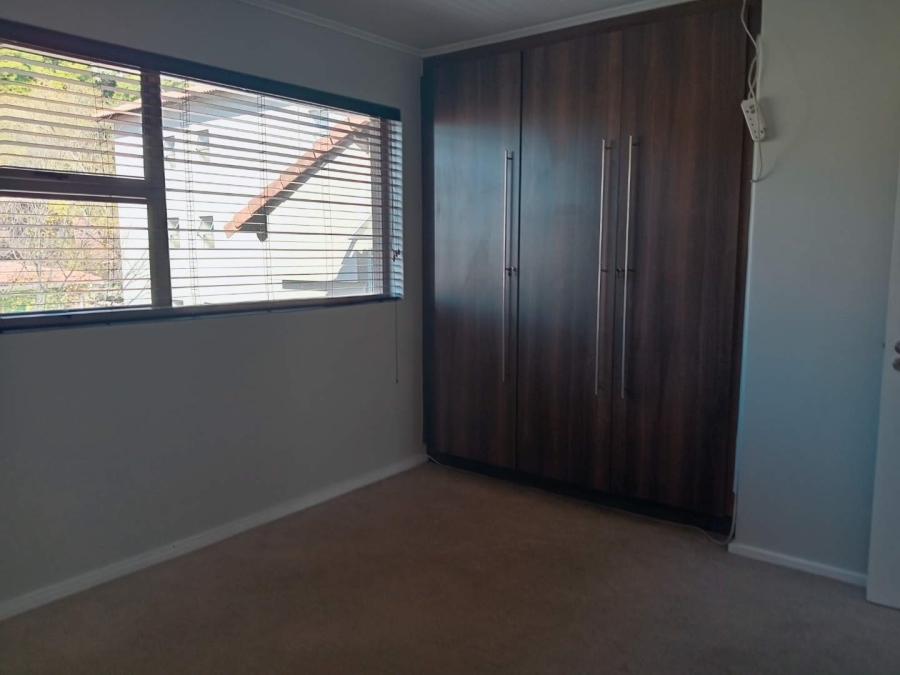 To Let 2 Bedroom Property for Rent in Houghton Gauteng