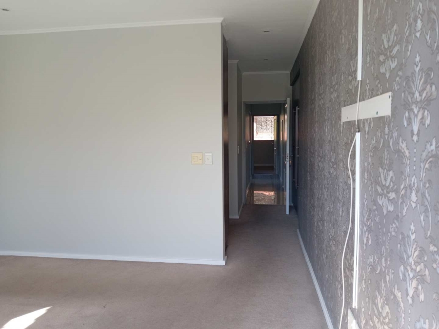 To Let 2 Bedroom Property for Rent in Houghton Gauteng