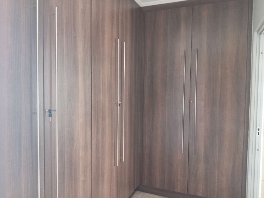 To Let 2 Bedroom Property for Rent in Houghton Gauteng