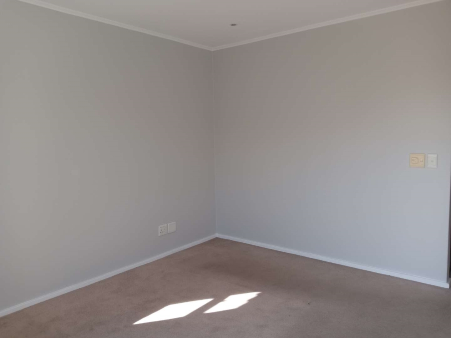 To Let 2 Bedroom Property for Rent in Houghton Gauteng