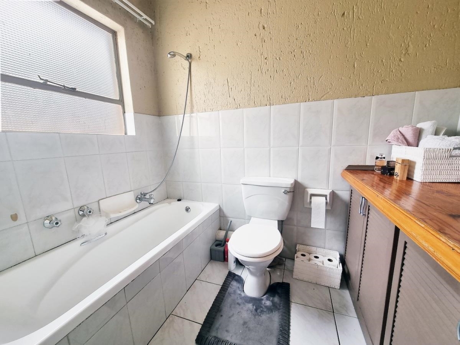 2 Bedroom Property for Sale in Radiokop Gauteng