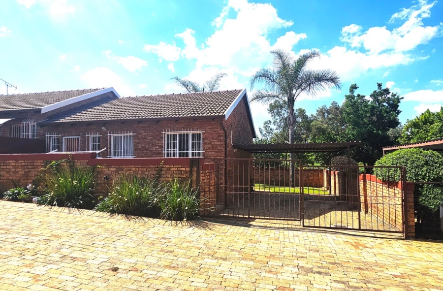 2 Bedroom Property for Sale in Honeydew Ridge Gauteng