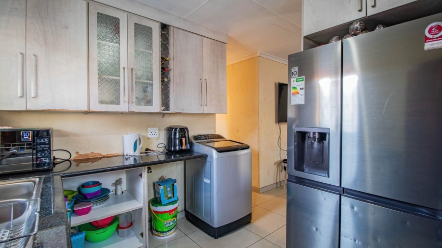 4 Bedroom Property for Sale in Rosslyn Gauteng