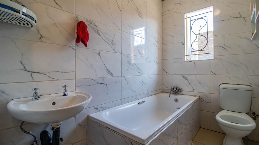 4 Bedroom Property for Sale in Rosslyn Gauteng