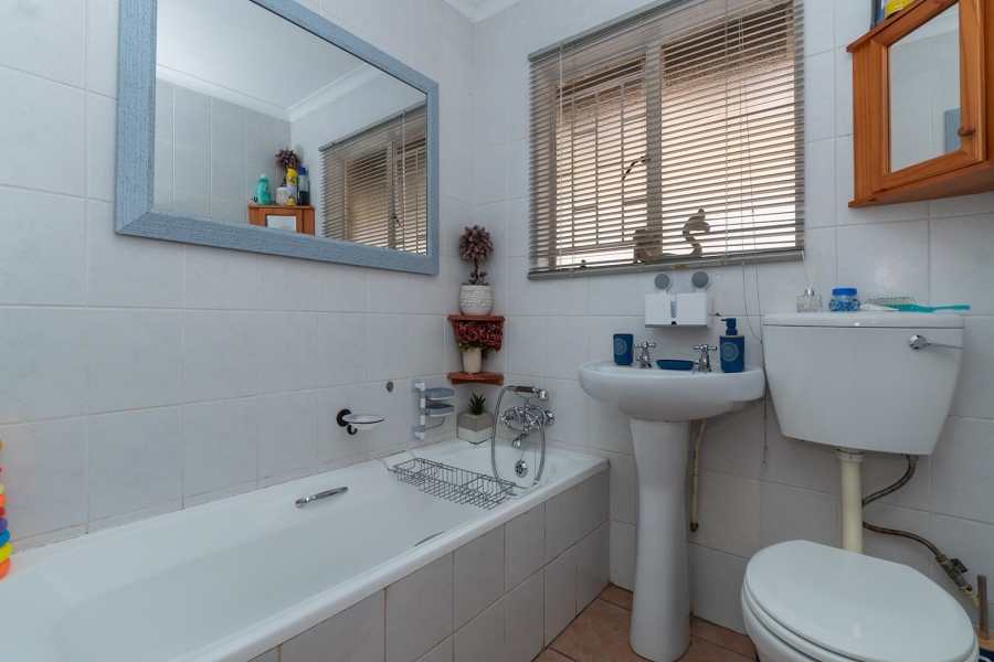 2 Bedroom Property for Sale in Terenure Gauteng