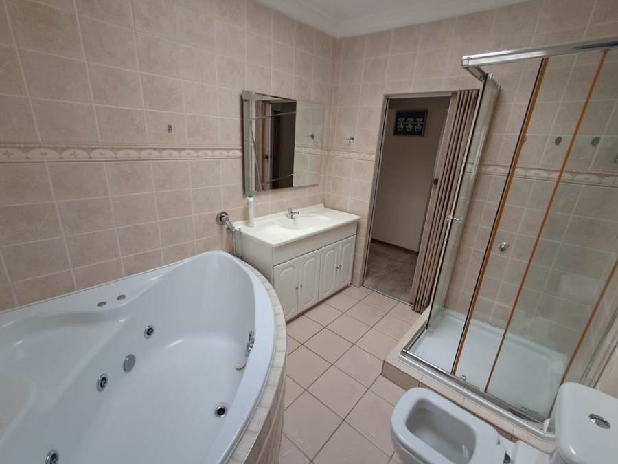 4 Bedroom Property for Sale in Glenvista Gauteng