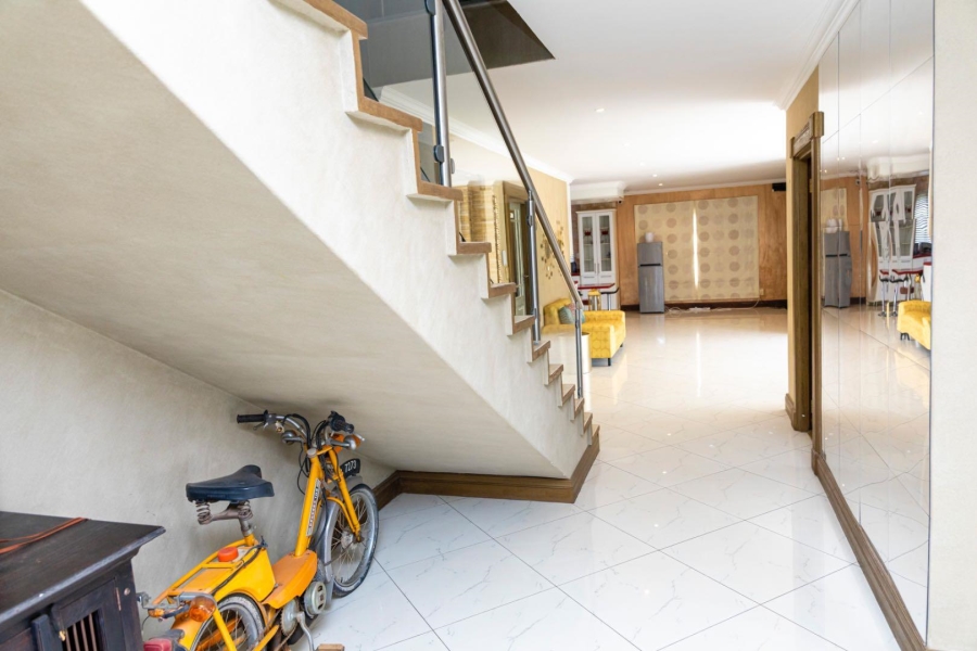 4 Bedroom Property for Sale in Blue Hills Gauteng