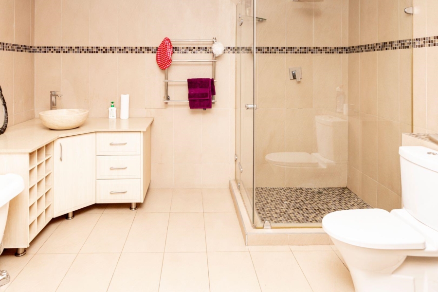 4 Bedroom Property for Sale in Blue Hills Gauteng
