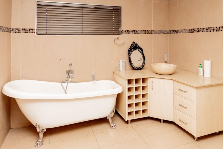 4 Bedroom Property for Sale in Blue Hills Gauteng