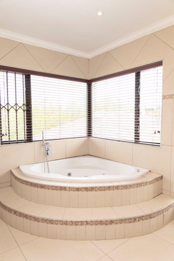 4 Bedroom Property for Sale in Blue Hills Gauteng
