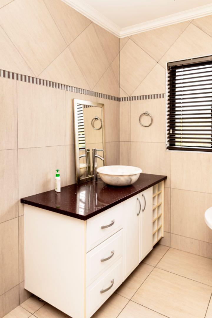 4 Bedroom Property for Sale in Blue Hills Gauteng