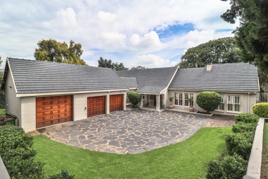 4 Bedroom Property for Sale in Hurlingham Gauteng