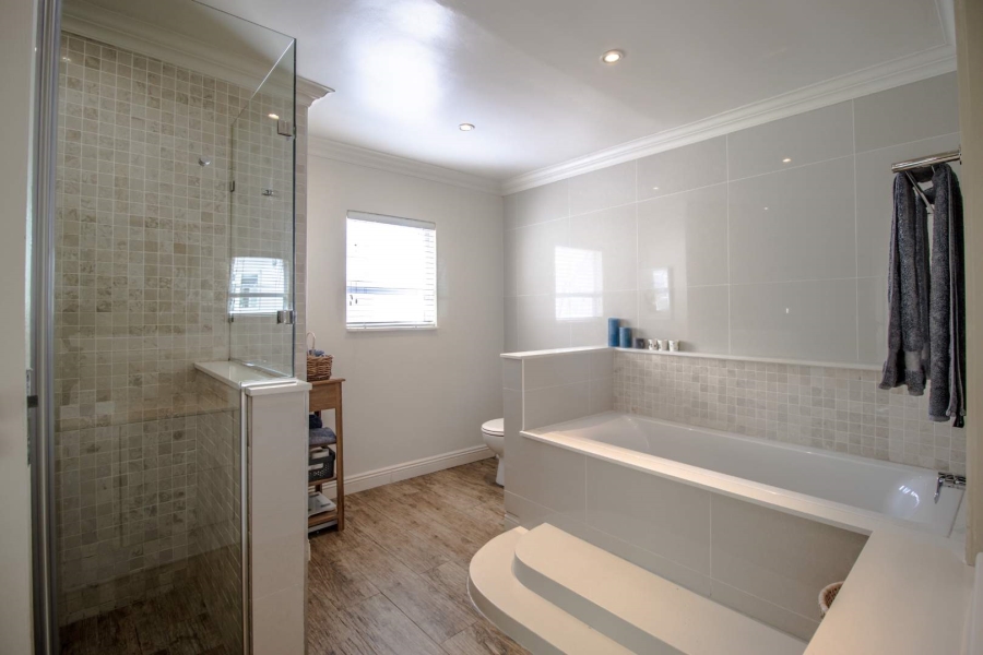 4 Bedroom Property for Sale in Hurlingham Gauteng