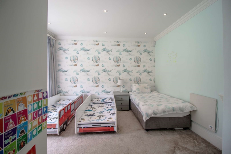4 Bedroom Property for Sale in Hurlingham Gauteng