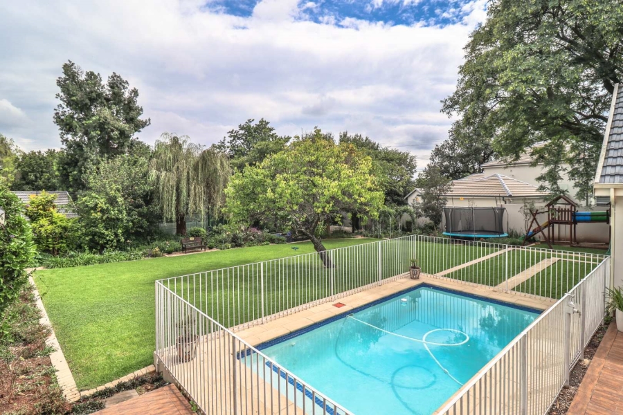 4 Bedroom Property for Sale in Hurlingham Gauteng