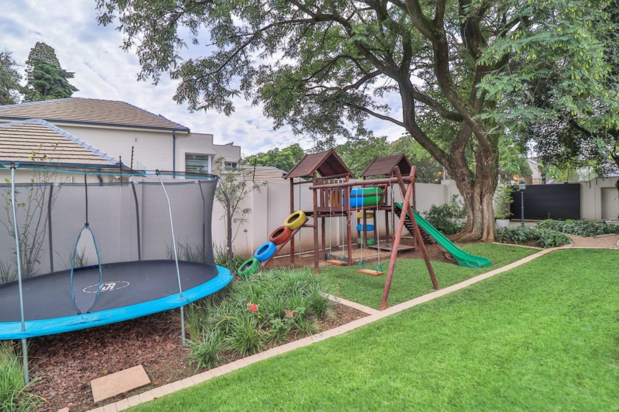 4 Bedroom Property for Sale in Hurlingham Gauteng