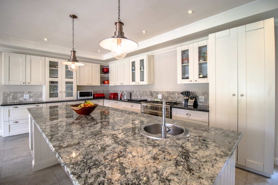 4 Bedroom Property for Sale in Hurlingham Gauteng