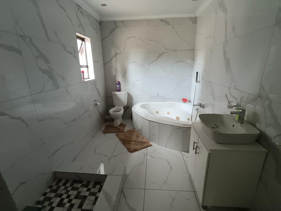 4 Bedroom Property for Sale in Brackenhurst Gauteng