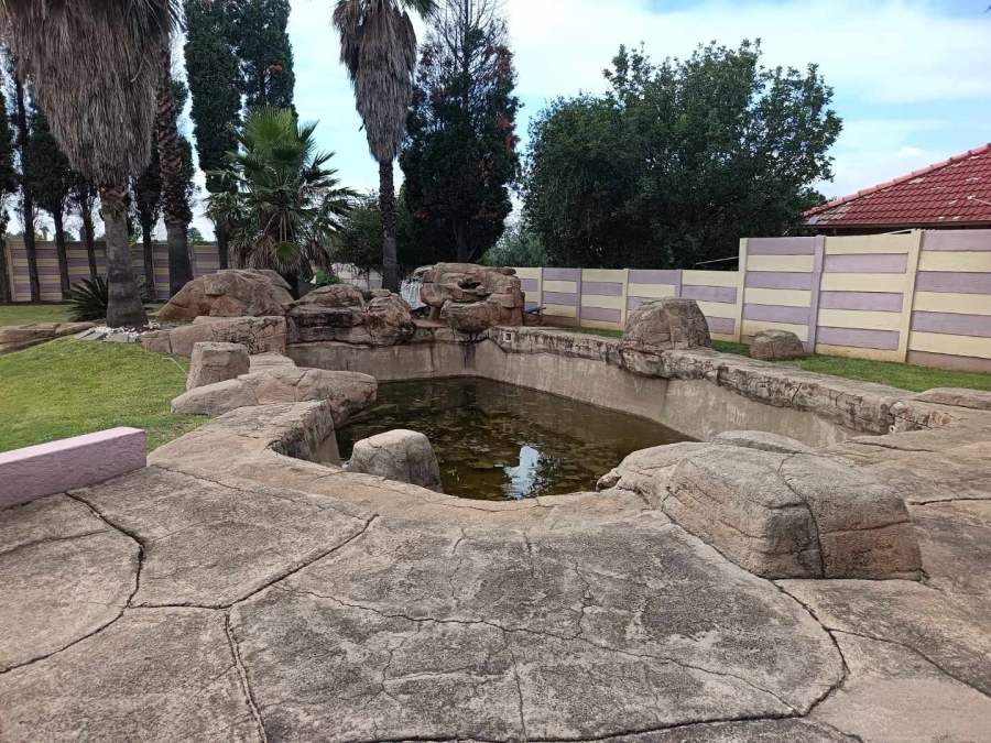 4 Bedroom Property for Sale in Brackenhurst Gauteng