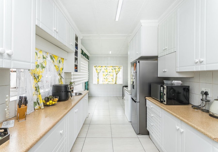 To Let 3 Bedroom Property for Rent in Florida North Gauteng