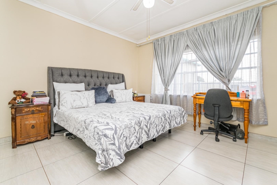 To Let 3 Bedroom Property for Rent in Florida North Gauteng