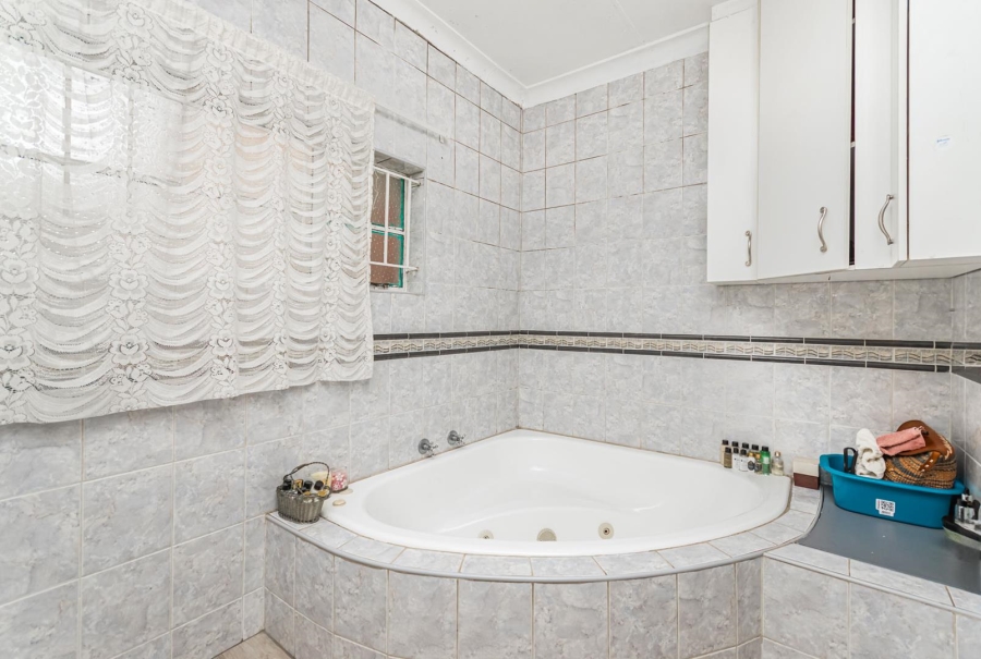 To Let 3 Bedroom Property for Rent in Florida North Gauteng