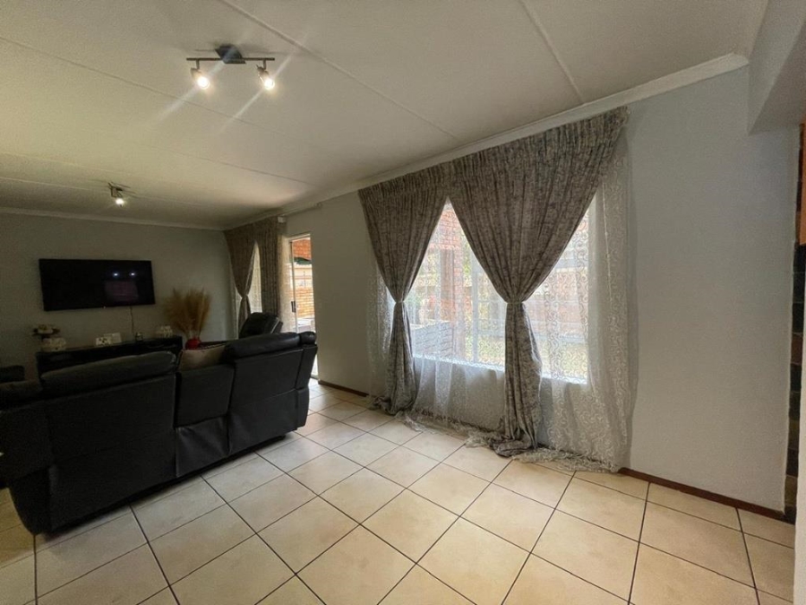 3 Bedroom Property for Sale in Willowbrook Gauteng