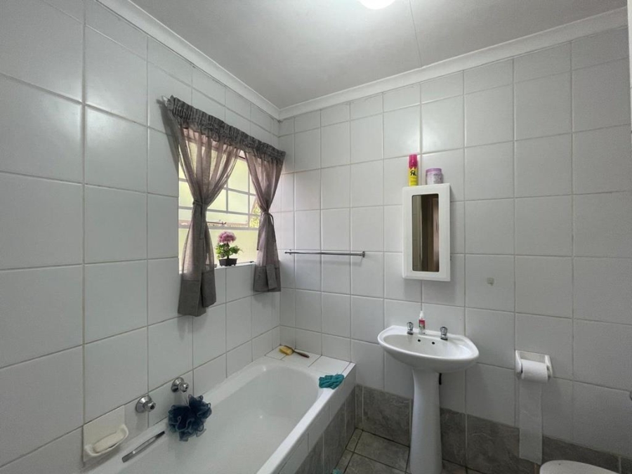 3 Bedroom Property for Sale in Willowbrook Gauteng