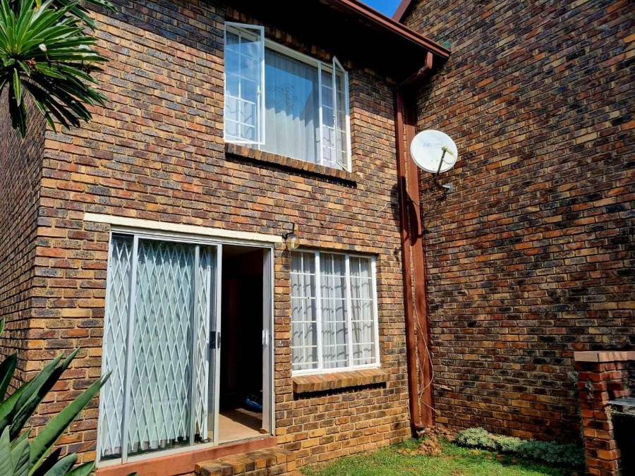 2 Bedroom Property for Sale in Noordwyk Gauteng