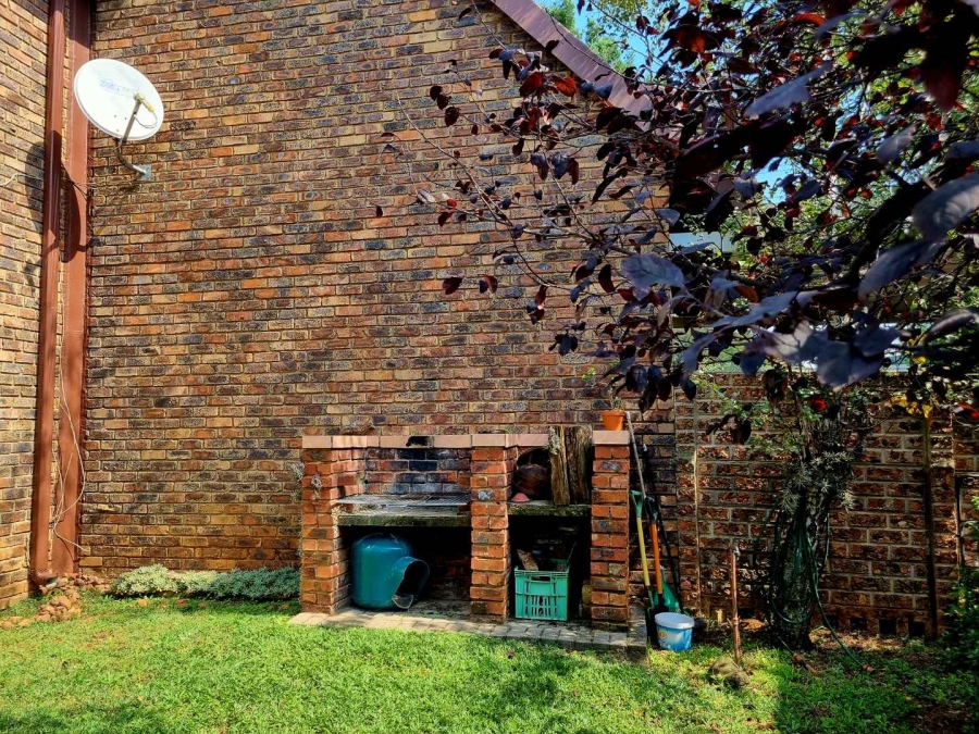 2 Bedroom Property for Sale in Noordwyk Gauteng