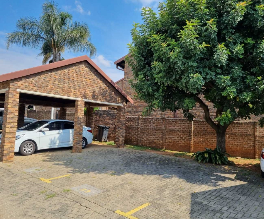 2 Bedroom Property for Sale in Noordwyk Gauteng
