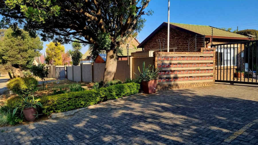 2 Bedroom Property for Sale in Noordwyk Gauteng