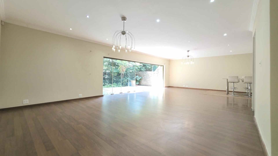To Let 4 Bedroom Property for Rent in Sandown Gauteng