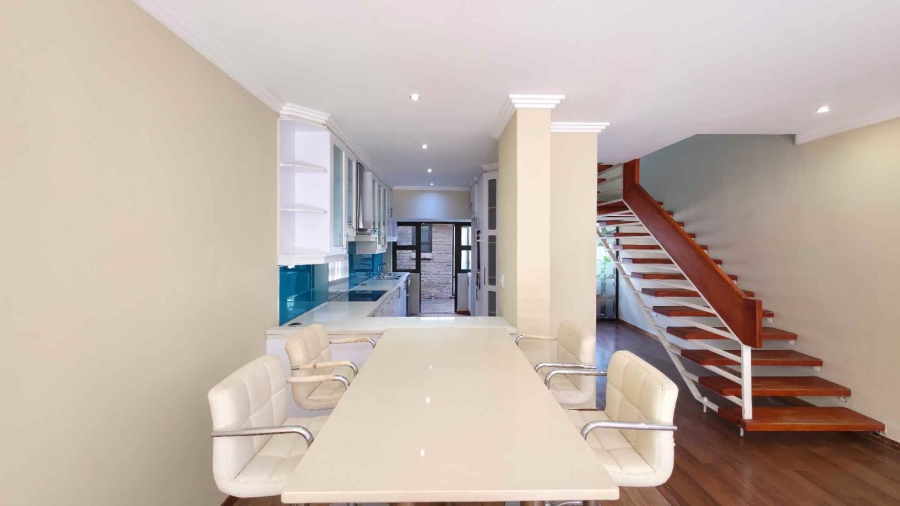 To Let 4 Bedroom Property for Rent in Sandown Gauteng