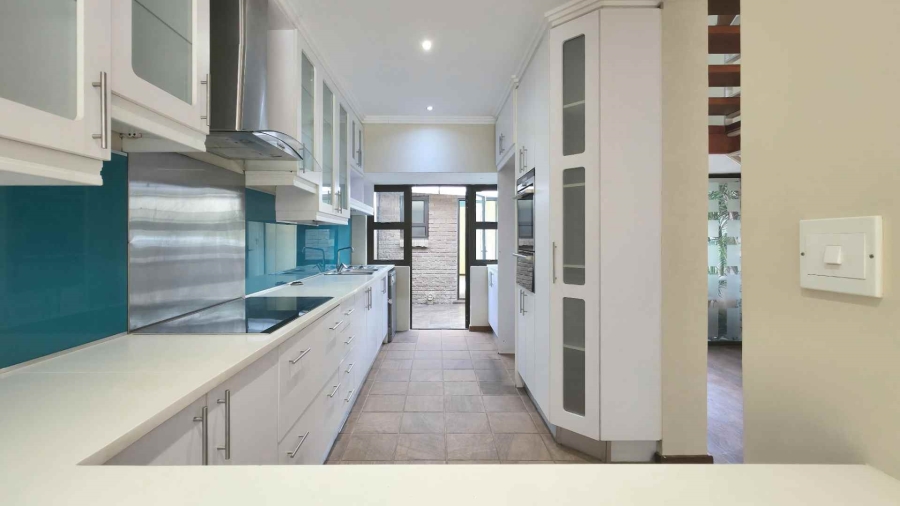 To Let 4 Bedroom Property for Rent in Sandown Gauteng