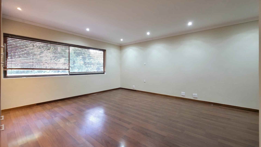 To Let 4 Bedroom Property for Rent in Sandown Gauteng