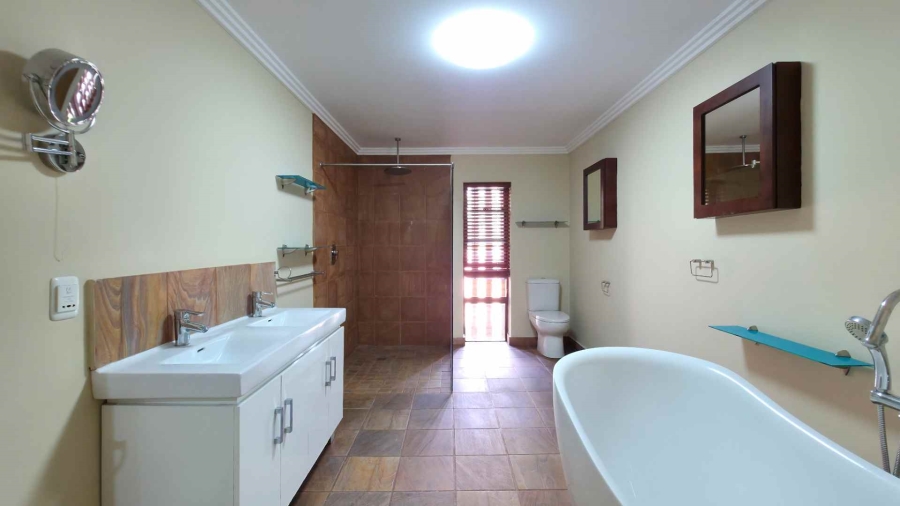 To Let 4 Bedroom Property for Rent in Sandown Gauteng