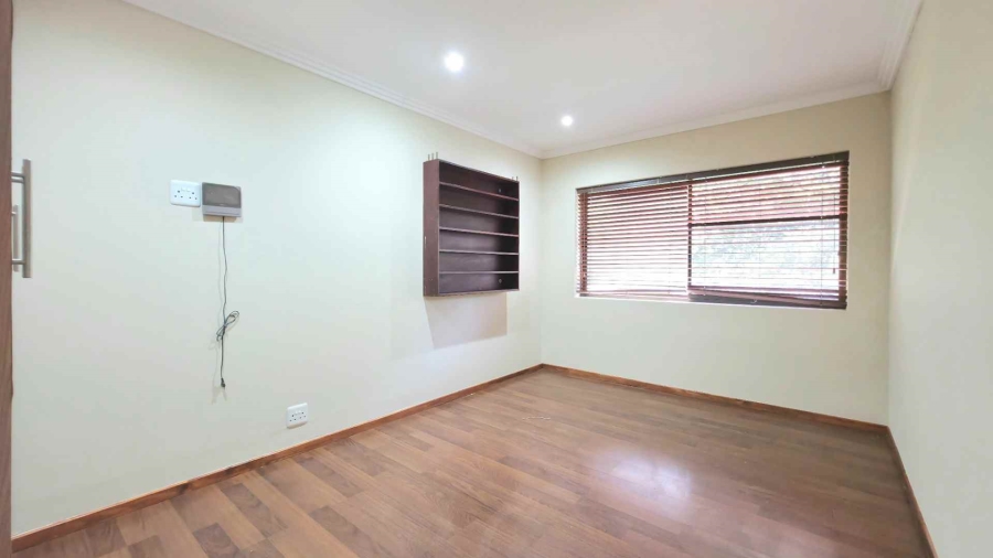 To Let 4 Bedroom Property for Rent in Sandown Gauteng