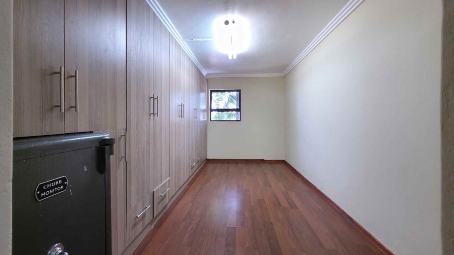 To Let 4 Bedroom Property for Rent in Sandown Gauteng