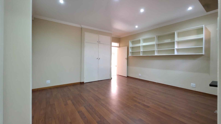To Let 4 Bedroom Property for Rent in Sandown Gauteng