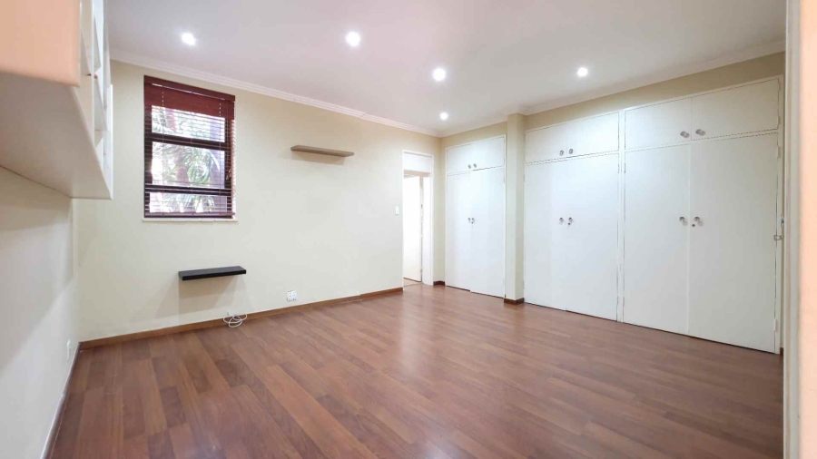 To Let 4 Bedroom Property for Rent in Sandown Gauteng