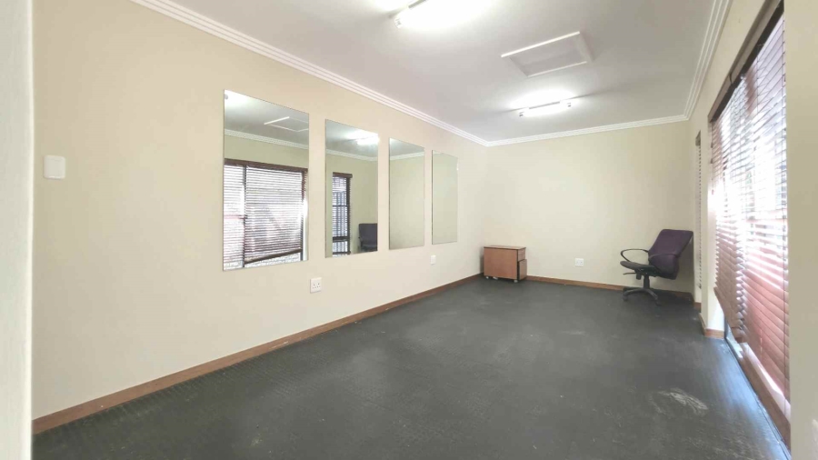 To Let 4 Bedroom Property for Rent in Sandown Gauteng