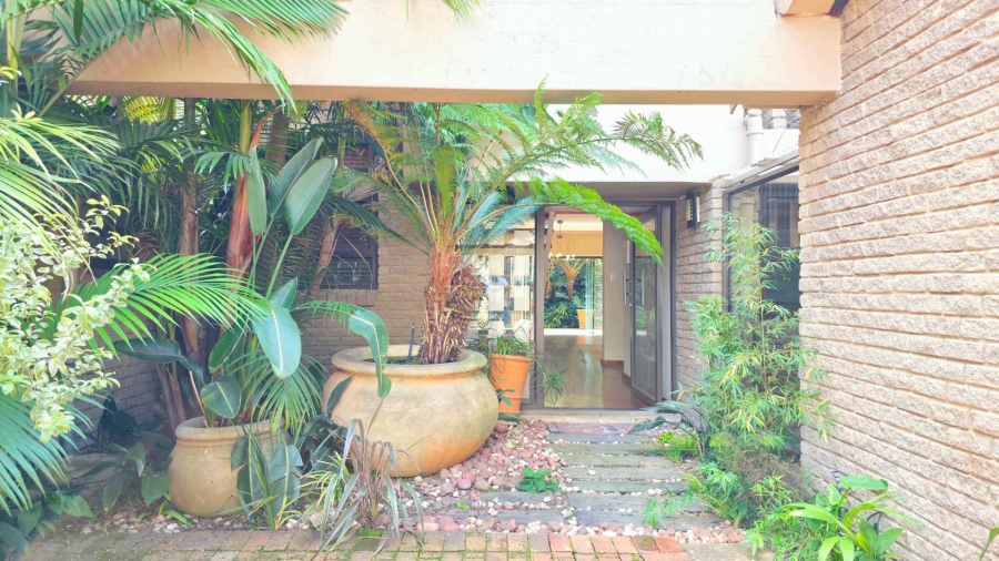 To Let 4 Bedroom Property for Rent in Sandown Gauteng